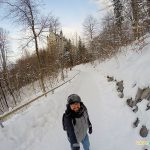 Indo para a Ponte Marienbruck, ao lado do Castelo de Neuschwanstein, em Füssen, perto de Munique, na Alemanha