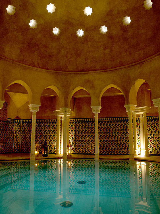Roteiro gay em Andaluzia: Banho público Hammam Al Andalus, de influência árabe, em Málaga - Foto: Divulgação